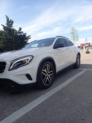 Mercedes-Benz GLA 220 CDI 4Matic-Pachetul Mercedes-Benz Urban Progressive - imagine 3