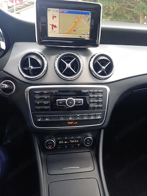 Mercedes-Benz GLA 220 CDI 4Matic-Pachetul Mercedes-Benz Urban Progressive - imagine 8