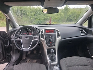 Opel Astra J 2012 - imagine 4