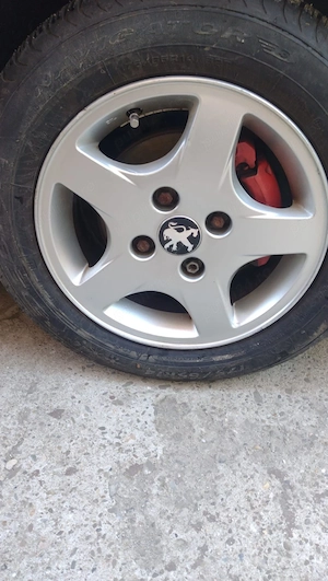 Vând 4 anvelope cu jante puțin rulate 175/65 R14 - imagine 2