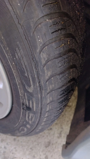 Vând 4 anvelope cu jante puțin rulate 175/65 R14 - imagine 3