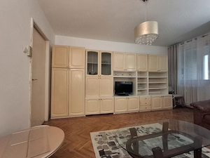 Garsoniera 10 min metrou Favorit 2 min statie RATB 