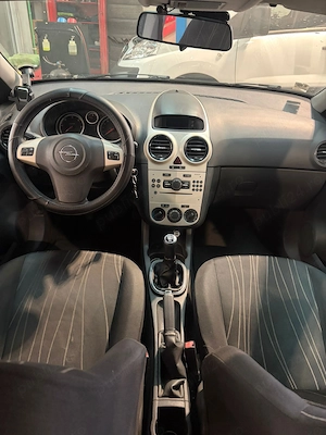 Vând Opel COrsa D