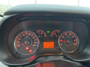 Vând Fiat Grande punto 1.4 benzină an 2011 - imagine 2