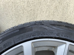 Jenați din aliaj cu anvelope de vară 