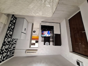 Închiriez garsoniera 