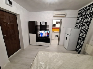 Închiriez garsoniera 