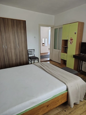 Inchiriez apartament in casă - imagine 7