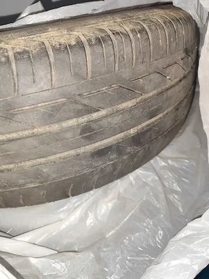 Vand 2 cauciucuri runflat