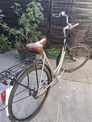 Vând bicicletă de damă 