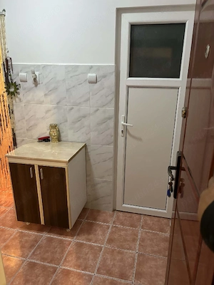 închiriez apartament