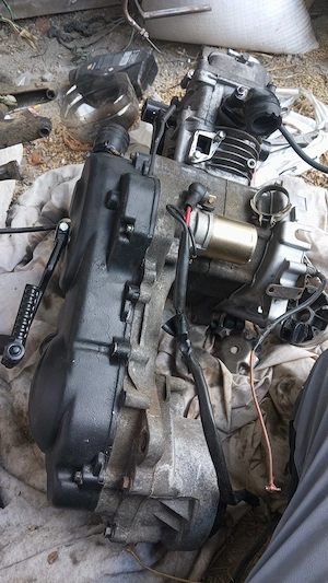 Vând motor de scuter 