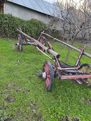 Se vinde căruța veche pt decor grădină 