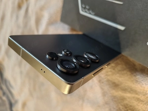 Samsung S25 Ultra Titanium Black în stare perfectă 