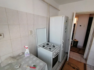 Închiriez apartament cu 2 camere semidecomandat  - imagine 5