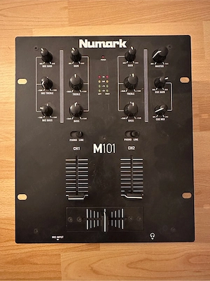 Mixer DJ Numark M101   2 canale, stare bună