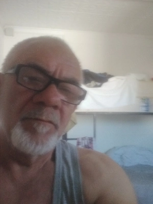 caut cazare