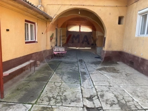 Casă spațioasă de vânzare în Bratei - imagine 10