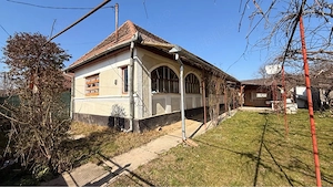 vând casă la țară