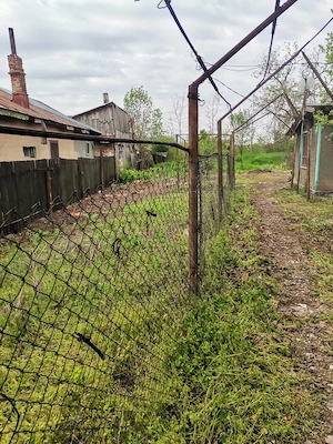 Vând teren de 2700 mp cu casă bătrânească - imagine 2