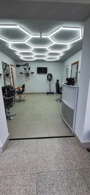 inchiriez spațiu comercial  - imagine 8