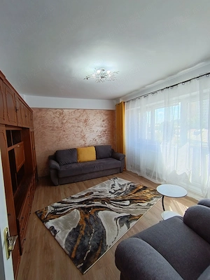 Închiriez apartament 