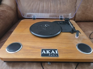 Pickup Akai Retro cu boxe integrate   stare foarte bună