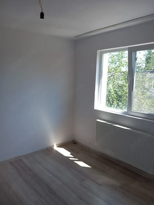 Vând apartament în Galați Micro 40 str Craiu Vasile Nr 9N5 sc1 ap17 et 4 - imagine 2