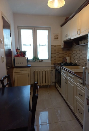 Apartament 4 camere de închiriat 