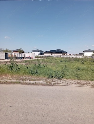 Vind teren intravilan in Dragomirești Vale