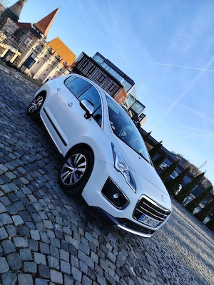 Peugeot 3008 Hybrid4 2.0 HDi  Automat 4x4 - imagine 5