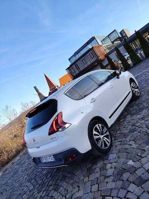 Peugeot 3008 Hybrid4 2.0 HDi  Automat 4x4 - imagine 4