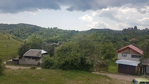 Teren la munte