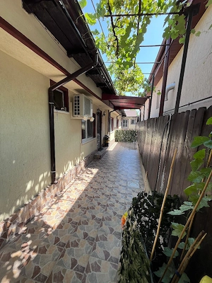Casa la sol 4 camere, 195 mp,garaj,curte proprie Cartier Palas Constanța - imagine 2
