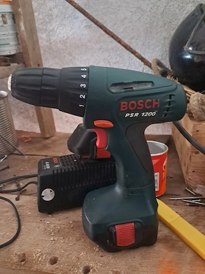 vând  bormașină  bosch 