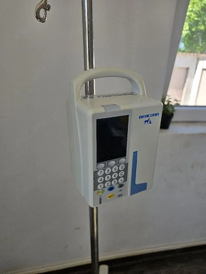 Aparat  pompa de perfuzie uz veterinar Beacon -aproape nou - imagine 2