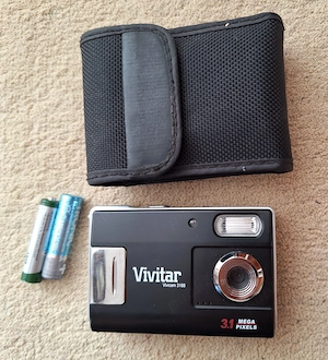 Camera digitala Y2K fotografii lo-fi retro granulat 3.1Mpx Vivitar ViviCam 3188