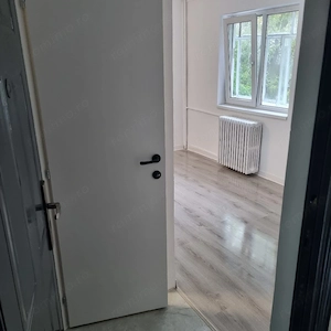 proprietar vand gars cf 3 piata Reșița etaj 2 4 gaze nou renovata - imagine 6