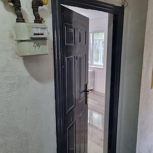 proprietar vand gars cf 3 piata Reșița etaj 2 4 gaze nou renovata - imagine 5