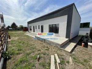 Crevedia Str Uzinei Casa 3 camere 2 bai SU 52 mp Teren 220 MP - imagine 2