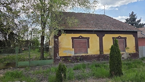 Vând casă in localitatea Dombegyház (Ungaria),la o distanță de aproximativ 17
