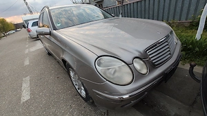 vând Autoturism Mercedes Benz E Klasse  - imagine 2