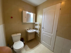 Ofer spre închiriere apartament cu 3 camere, 70 mp, etaj 4. - imagine 2