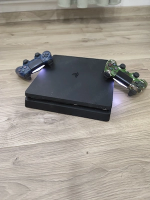 Play Station 4 Slim