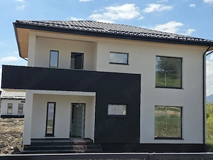 Direct Proprietar.Casa moderna cu asfalt si utilitati.