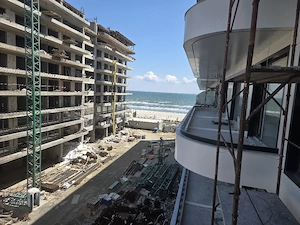 Studio cu parcare prima linie la mare in Resort 5 *Mamaia Nord  - imagine 2