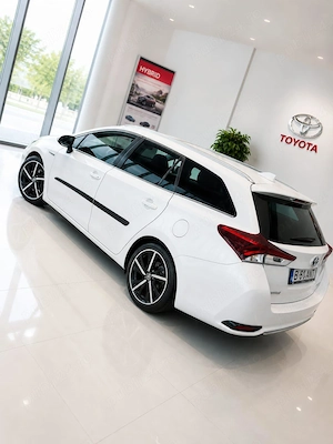 Toyota Auris 2017 1.8 hybrid - imagine 5