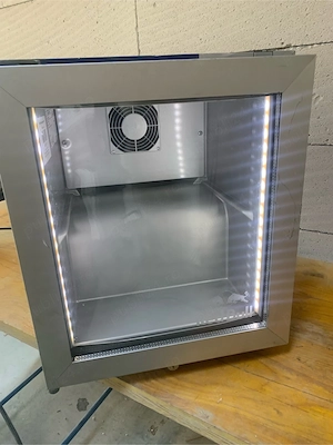 Mini frigider cu vitrina 