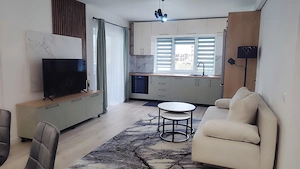 Închiriez apartament 