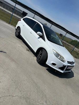 Vând ford focus
